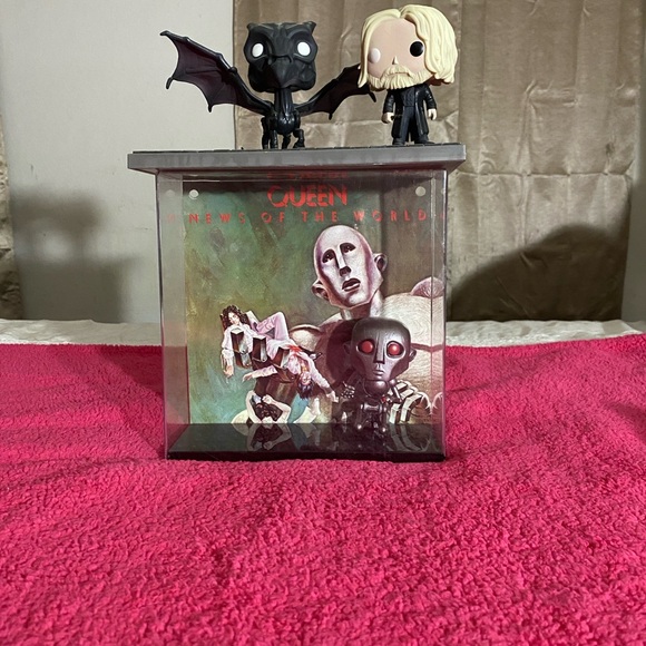 Assorted Collectible Trading Cards - Picture 2 of 4